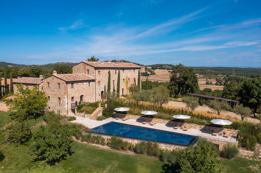 10 Best Places to Vacation for Thanksgiving 2025 (Private Mansions and Luxury Villas Included) 8 Casale Cetena Rossa Tuscany